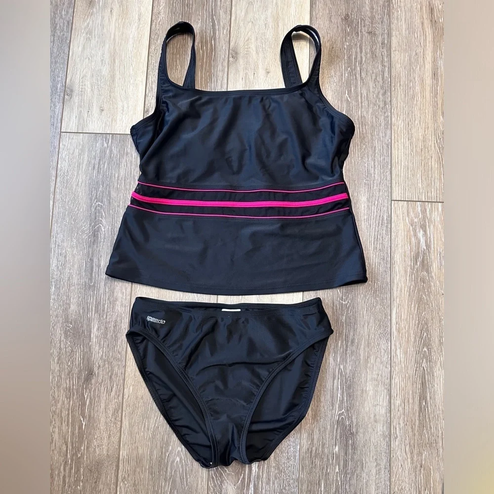 #4) 🏖️Speedo swim set size: Top-12 bottom-10  black with pink under chest